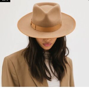 NWT Gigi pip hat